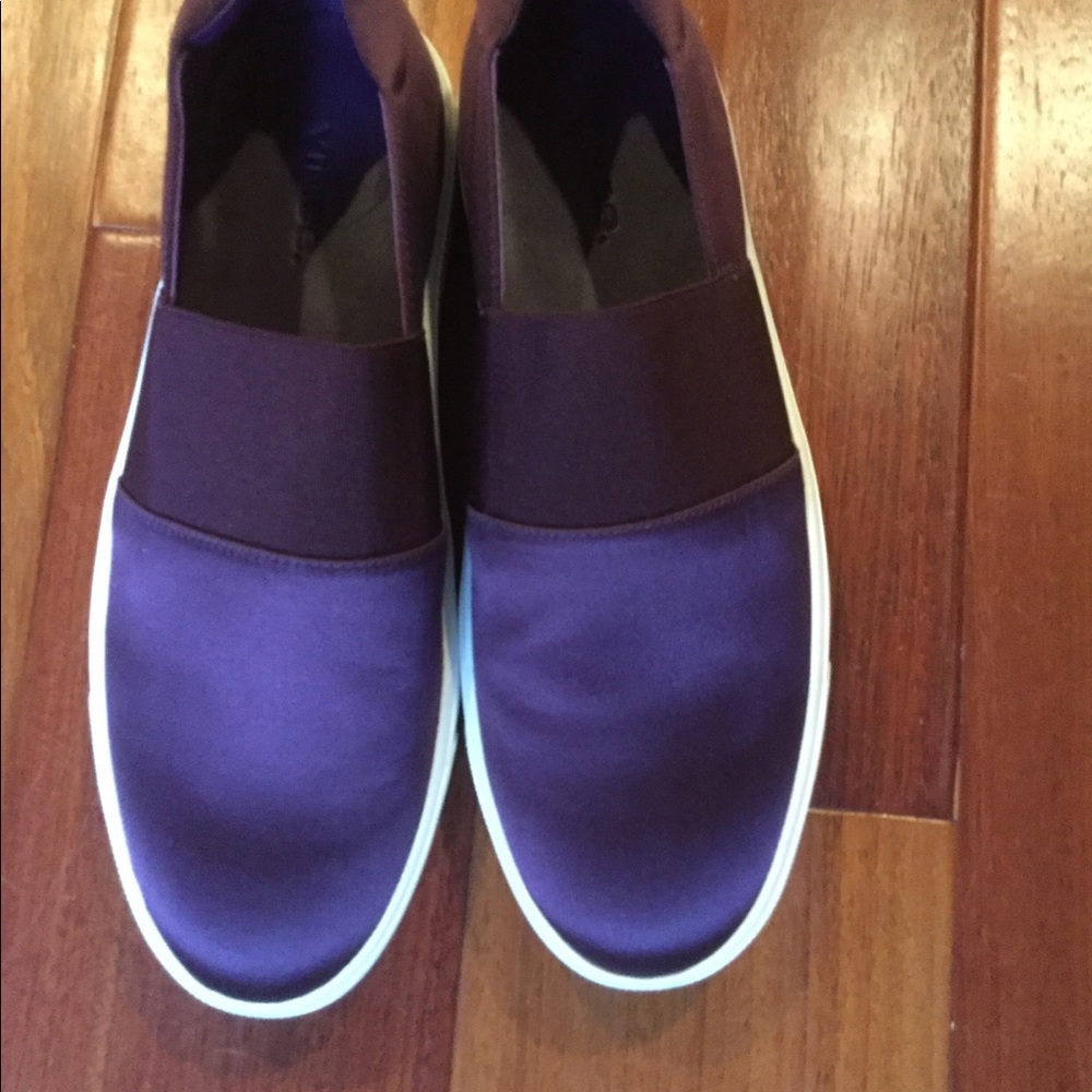 NWOB VINCE CORBIN SATIN SLIP ON WOMENS SHOE SZ8